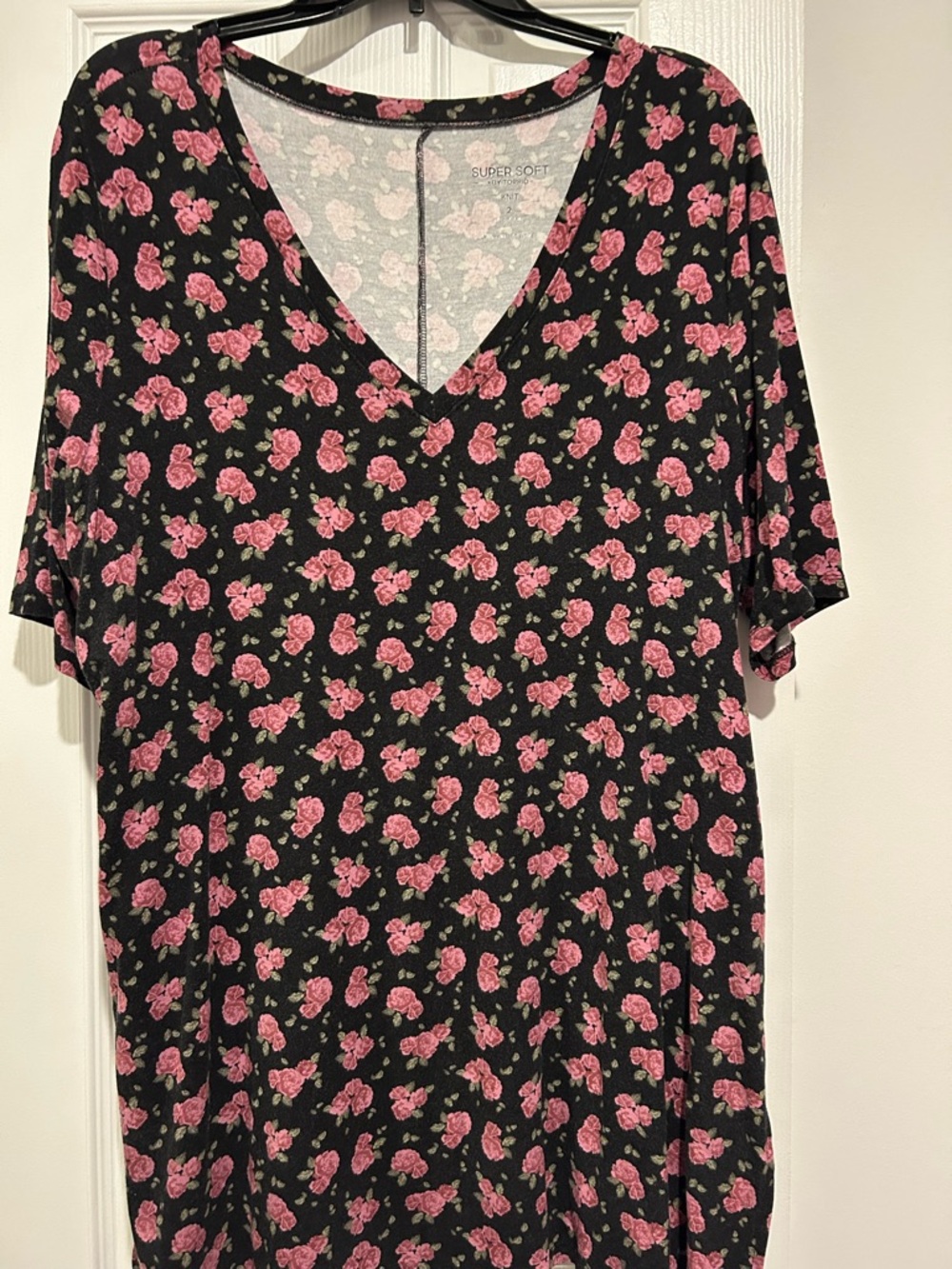 MAKE OFFER! A Rose By Any Other Name! Black V-Neck Tunic Tee w/ Pink Rose Print